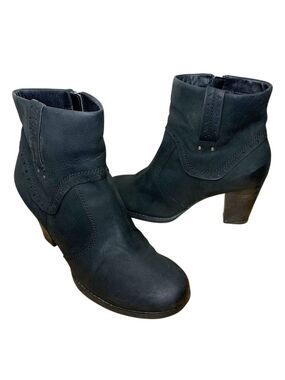 Clarks Artisant Black Leather Ankle Booties Sz 8.5 Lined Western Block Heel